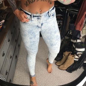 NWOT EXPRESS Acid Wash Ankle Jeans